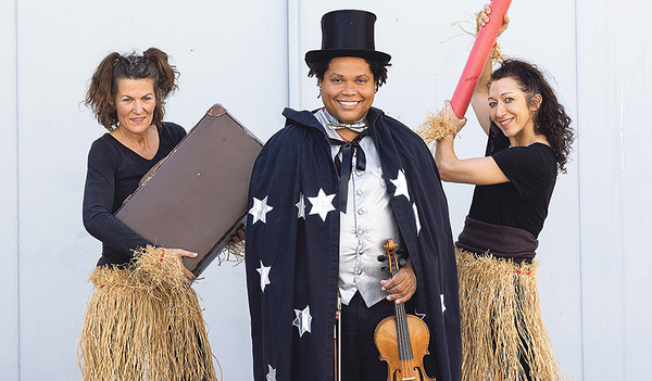 Ein magisches Konzert für die ganze Familie: Auf der Bühne bei Klassik am Dom for Kids stehen heuer Eva Hinterreith­ner,  Jasmin Rituper und Moises Iraja dos Santos. Es dirigiert Sebastian Aigner. 