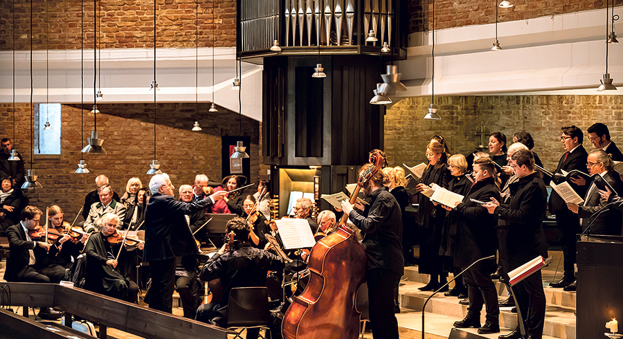Cantus Michaelis mit Leondinger Symphonieorchester.   