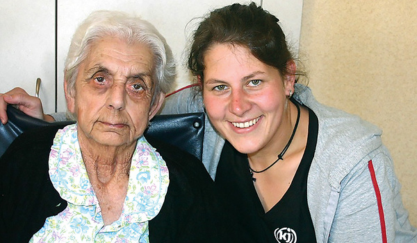 Im Haus Emmaus in Palästina fiel Sr. Verena Maria Haselmanns (rechts) Entscheidung. 