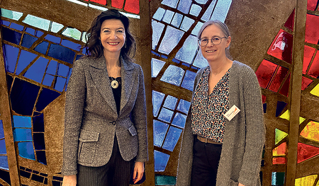 Die Referentin Andrea Taschl-Erber und Karin Hintersteiner, Leiterin Bibelwerk Linz.  