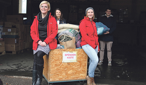 Die Landjugend OÖ füllte mehr als 180 Bananenschachteln mit warmer Kleidung und Decken.  