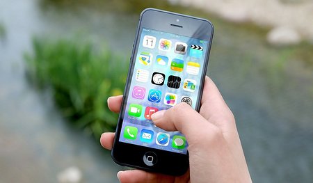 Das Handy im Mittelpunkt eines Theaterstücks