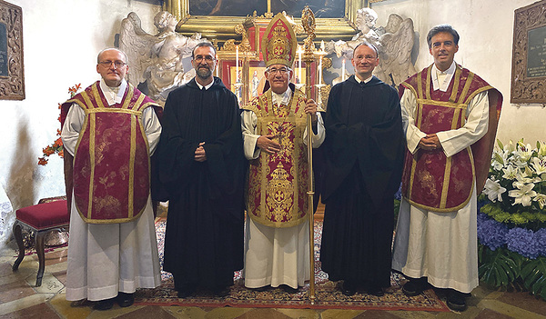Professfeier: Prior P. Maximilian Bergmayr, P. Christian Mayr, Abt Ambros Ebhart, Frater Anselm Demattio und P. Bernhard Eckerstorfer (von links)   