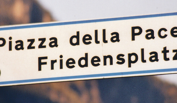 Kurzfristig hieß der Siegesplatz 2002 schon Friedensplatz.   