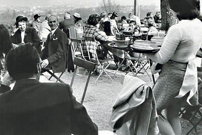 Gastgarten des „Milchmariandl“ am Linzer Freinberg, 1960er-Jahre.  