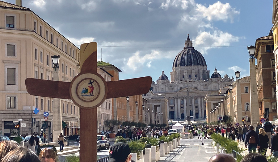 Die letzten Meter durch die Via della Conciliazione zum Petersdom.