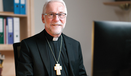 Bischof Josef Marketz von Kärnten ist als Referatsbischof für Soziales für die ksoe zuständig.