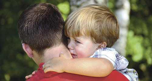 Vater mit Jungen [ (c) www.BilderBox.com, Erwin Wodicka, Siedlerzeile 3, A-4062 Thening, Tel. + 43 676 5103678.Verwendung nur gegen HONORAR, BELEG, URHEBERVERMERK nach AGBs auf bilderbox.com]