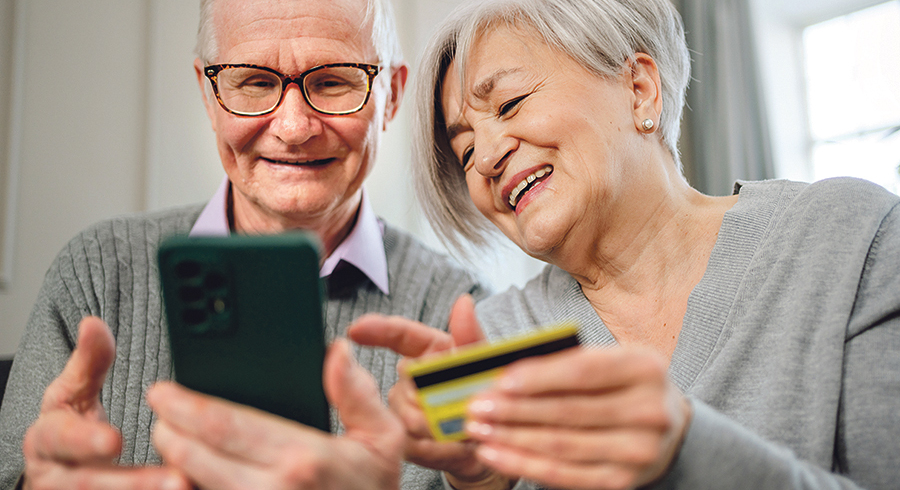 Der Bankomat, der Selbstbedienungsautomat in der Filiale, das Smartphone oder der Computer: Für viele Kund:innen beschränkt sich der alltägliche Kontakt zur Bank mittlerweile auf Maschinen.  