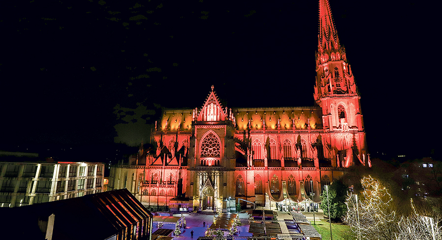 Zur Eröffnung der „16 Tage gegen Gewalt“ erstrahlte der Mariendom in Orange.