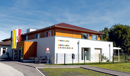 Hier ist die neue Krabbelstube der Pfarrcaritas in Roitham untergebracht.  