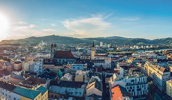 Die Stadtmitte von Linz ist nicht nur architektonisch stark von den Kirchen geprägt. 