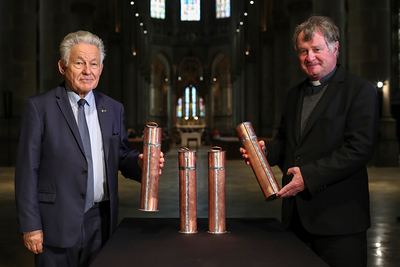 Josef Pühringer mit Diözesanbischof Manfred Scheuer