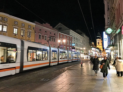 Nach den „Halloween-Krawallen“ auf der sonst friedlichen Linzer Landstraße begleiten die Jugendleiter:innen ihre Gäste auch zu Gericht. 