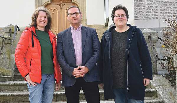 Ein Trio für das Dekanat Unterweißenbach: Dekanatssekretärin Elisabeth Kriener, Dechant Hans Resch und Dekanatsassistentin Birgit Brunner (von links)   