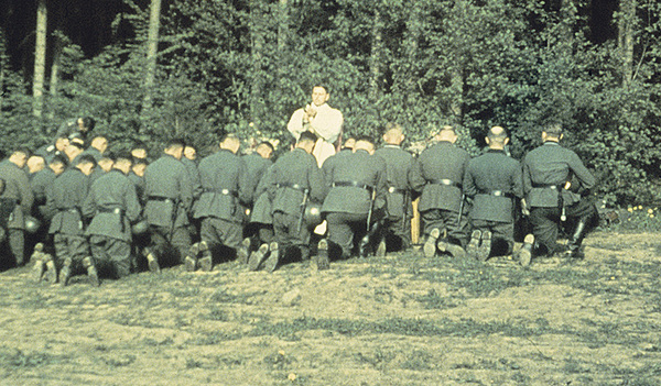 Feldgottesdienst eines Bataillons der 6. deutschen Armee im Sommer 1941. Ein Jahr später begann sie die Schlacht um Stalingrad, wo die ganze Armee zerschlagen wurde.  