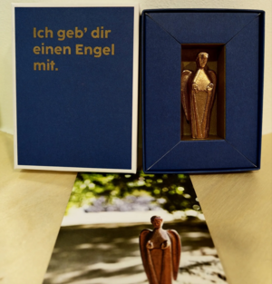Bronze-Engel / Buch und Segen