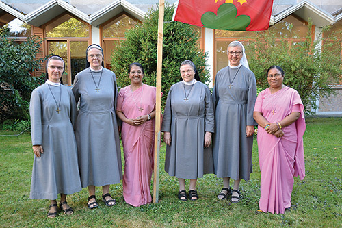 Neue Generalleitung der Kreuzschwestern: Sr. Rahela Lackoviæ, Sr. Dorothee Halbach, Sr. Sheeja Kolacherill, Sr. Marie-Marthe Schönenberger, Sr. Gabriele Schachinger und Sr. Roseline Kujur.