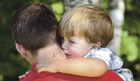 Vater mit Jungen [ (c) www.BilderBox.com, Erwin Wodicka, Siedlerzeile 3, A-4062 Thening, Tel. + 43 676 5103678.Verwendung nur gegen HONORAR, BELEG, URHEBERVERMERK nach AGBs auf bilderbox.com]