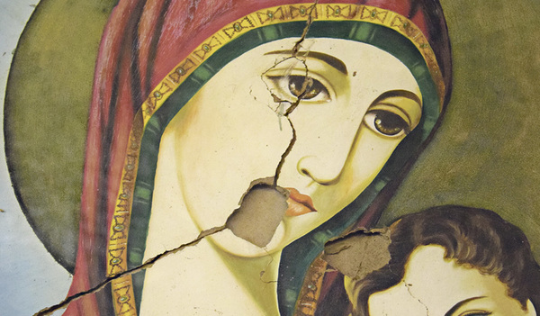 Die Darstellung Maria mit dem Jesukind findet sich in der syrisch-orthodoxen Bischofskirche der Stadt Homs (Syrien). 