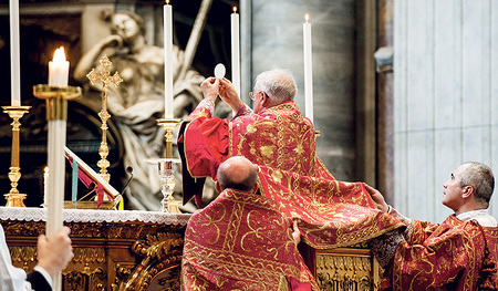 Die vorkonziliare Messliturgie wird im katholischen Traditionalismus hochgeschätzt.