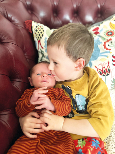 Aurelian wurde zuhause geboren und konnte von seinem großen Bruder bald in die Arme geschlossen werden.   