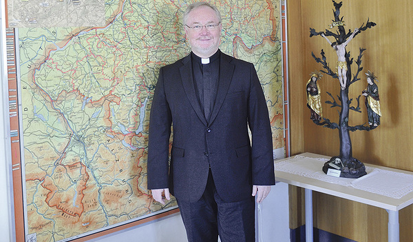 Severin Lederhilger ist Prämonstratenser Chorherr des Stiftes Schlägl, Professor für Kirchenrecht an der Katholischen Privatuniversität – und seit 15 Jahren Generalvikar der Diözese Linz. 