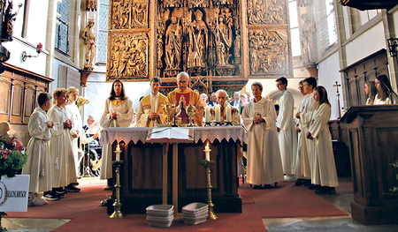 Zum Fest der Kirchweihe feierte Altpfarrer Josef Haslinger – rechts von Hauptzelebrant Bischofsvikar Johann Hintermaier – das 70-Jahr-Jubiläum seiner Priesterweihe.    