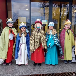 Sternsinger/innen aus der Pfarre Enns St. Marien