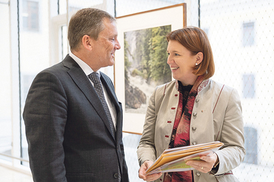 Agrar-Landesrätin Langer-Weninger (re.) präsentiert das Agrarbudget 2026 mit knapp 95 Millionen Euro.  