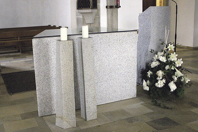 Altar der Pfarrkirche St. Martin im Mühlkreis. Reinhard Bell Can Reg ist Pfarrer von St. Martin, Pfarrprovisor von St. Peter am Wimberg und Expositus von Lacken.   
