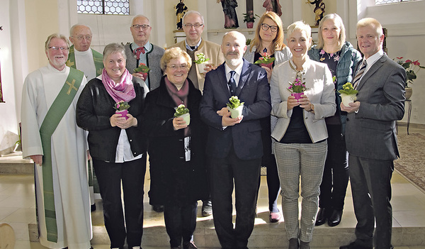 Das Seelsorgeteam von Leonstein mit P. Alfred Strigl (hinten links). „Wir sind froh, dass wir ein Seelsorgeteam haben und wir sind stolz darauf“, ist quer durch die Pfarre zu hören.    