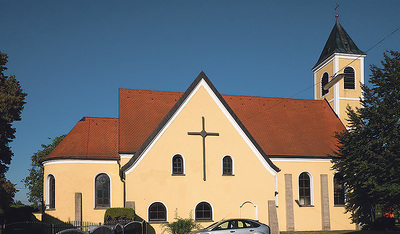 Pfarrkirche Braunau-Maria Königin. Pfarradministrator: GR Mag. Dr. P. Severin Piksa OFM 