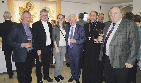 Unter den Gästen des Pro Oriente-Abends am 26. Februar 2019 war auch Sorin Bugnar (2. von rechts), Pfarrer der rumänisch-orthodoxen Pfarre in Linz.  