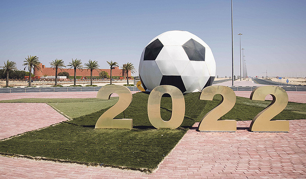 Von vielen Seiten kommt scharfe Kritik an der Vergabe der WM an Katar. 