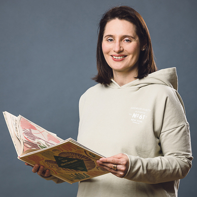 Mirjam Dauber ist Rezensentin und freie Journalistin.  