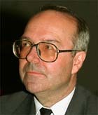 Alois Riedlsperger SJ

? Foto: Franz Josef Rupprecht GmbH, A-7123 M?nchhof, 
Raiffeisenkasse M?nchhof, Konto.-Nr.: 17.608