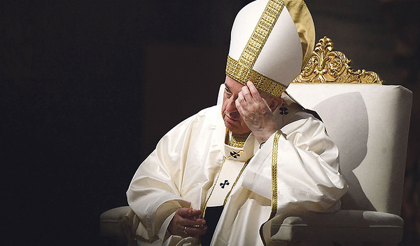 Papst Franziskus steht einer krisengeschüttelten Kirche vor. 