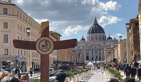 Die letzten Meter durch die Via della Conciliazione zum Petersdom.