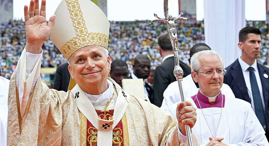Papst Leo XIV. bei einem Gottesdienst am 23. April im Stadion von Malabo, Äquatorialguinea. 