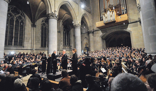Einer der Höhepunkte: Das „Te Deum der 1000“ im Kulturhauptstadtjahr 2009, das Domkapellmeister Josef Habringer dirigierte. Über 8.000 Menschen hörten zu.