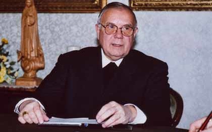 Bischof Maximilian Aichern beim Interview
Besorgt, Aufmerksam,  Interview, Fellinger, Kirchenzeitung, Bisch?fliches Ordinariat, Termine, Fingerzeig, Bestimmtheit, Terminsuche, Herrenstrasse, Gespr?ch, Kommunikation, Sozialhirtenbrief, Predigt, Mensc