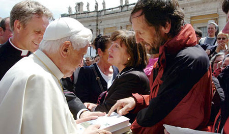 SS Benedetto XVI - Piazza San Pietro - Udienza Generale - 02/05/2007


 - (Copyright L'OSSERVATORE ROMANO - Servizio Fotografico - photo@ossrom.va)