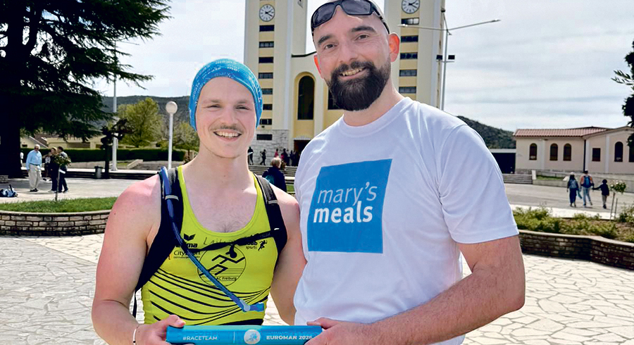 Glücklich am Ziel: Denis Holub (links im Bild) und Anton Weber liefen gemeinsam in Medjugorje ein.    