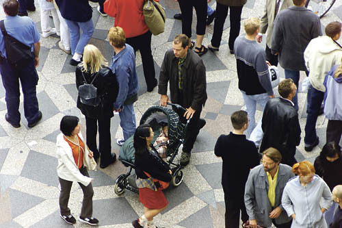 Vater mit KinderwagenCopyright by BilderBox.com; Erwin Wodicka, A-4062 Thening. AGBs: www.bilderbox.com/agb.html ( in an im auf als einer and und beim mit einen einer einem + * - & , 1001) Vaterschaften, Vaterschaftspflichten, Verantwortungsv