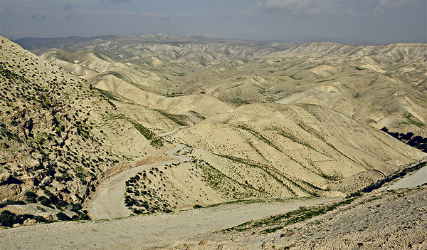 In der Wüste zwischen Jericho und Jerusalem „spielt“ die Erzählung vom Barmherzigen Samariter.