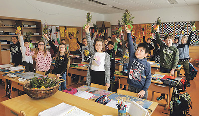 Kinder der Volksschule Windhaag   