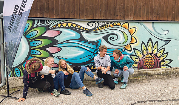 Das Biodiversitäts-Kunstwerk: Organisiert hat die Aktion u. a. die Jugendtankstelle Mühlviertler Alm.    