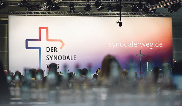 Sitzungssaal im Congress Center der Frankfurter Messe am 1. Oktober 2021. Gestartet hatten den „Synodalen Weg“ vor dem Hintergrund einer jahrelangen Kirchenkrise und des Missbrauchsskandals die deutschen Bischöfe und Laienvertreter im Jahr 2019. 