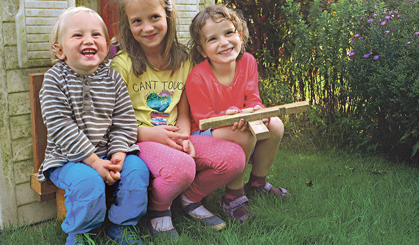 Xaver, Alma und Helene genießen die Zeit bei ihren Großeltern.   